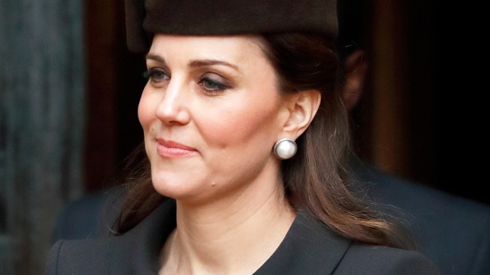 Kate Middleton, la profezia: il royal baby nasce lunedì ed è maschio