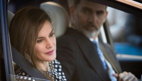 Letizia di Spagna, lite in chiesa con la suocera Sofia per una foto alle figlie