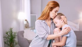Cosa succede al bambino quando la mamma è iperprotettiva