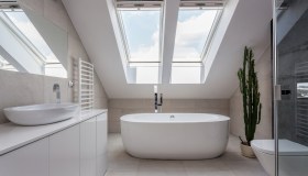Un bagno nel sottotetto di casa