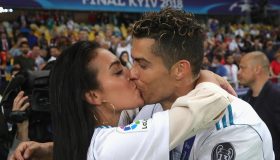 Cristiano Ronaldo e Georgina, amore al bacio
