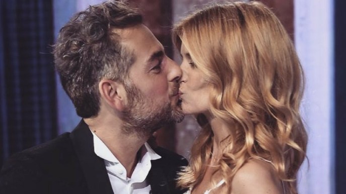 Daniele Bossari bacia una donna misteriosa. Ma lui si giustifica