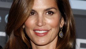 L’abbigliamento più sexy per un uomo? La “ricetta” di Cindy Crawford