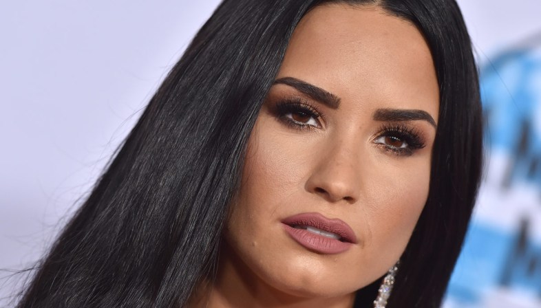 demi lovato una vita in bilico tra successi e dipendenze da alcol e droga