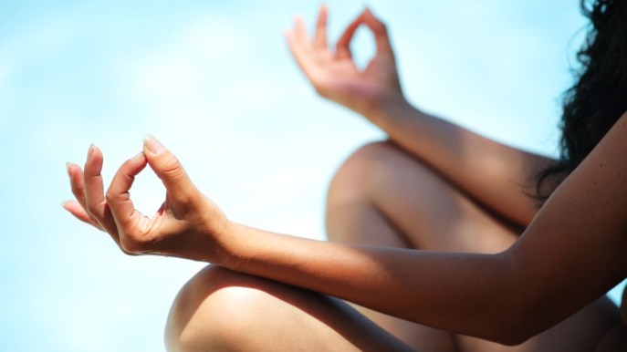 Naked Yoga: cos’è e che benefici porta al corpo