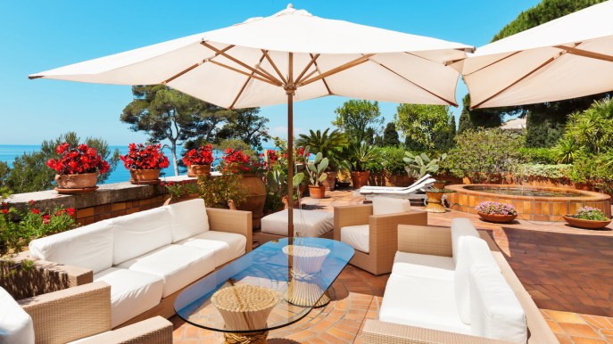 Come scegliere l’ombrellone da giardino perfetto per creare la tua oasi di relax