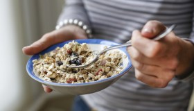 Dieta ricca di fibre per dimagrire: perdi grasso senza far gonfiare la pancia