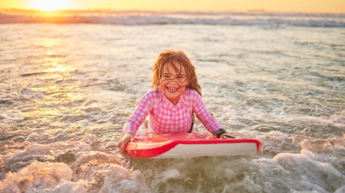 Estate al mare: come insegnare a nuotare al tuo bambino