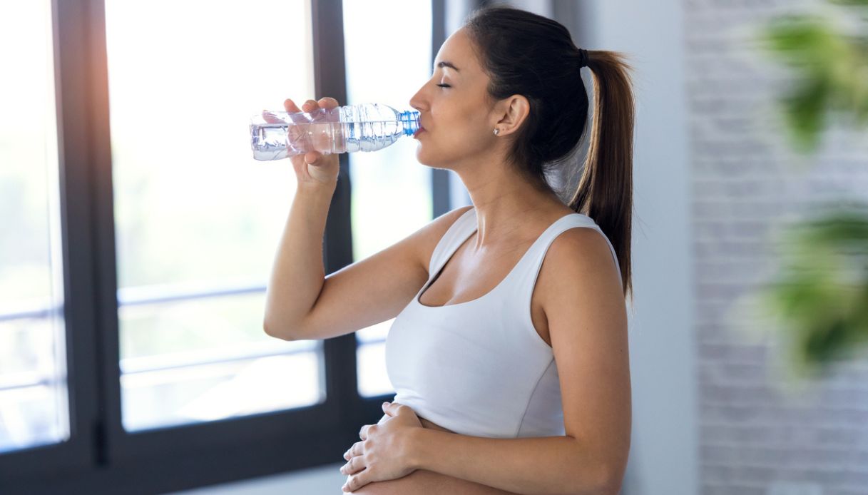 Bere acqua in gravidanza