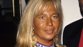 Donatella Versace, che si è trasformata per sopravvivere