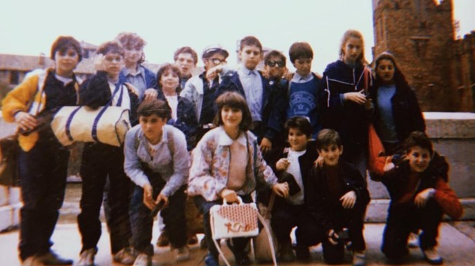 Laura Pausini nella foto di classe: la riconoscete?