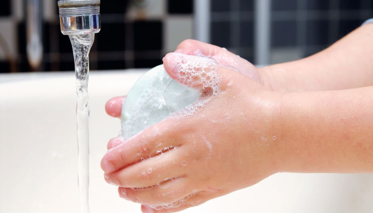 come lavare le mani ai bambini