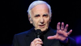 Charles Aznavour addio: le sue tre mogli e i figli