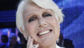 Loretta Goggi signora della tv e regina di eleganza