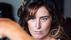 Maria Elena Boschi su Maxim: sguardi ammiccanti e capelli al vento