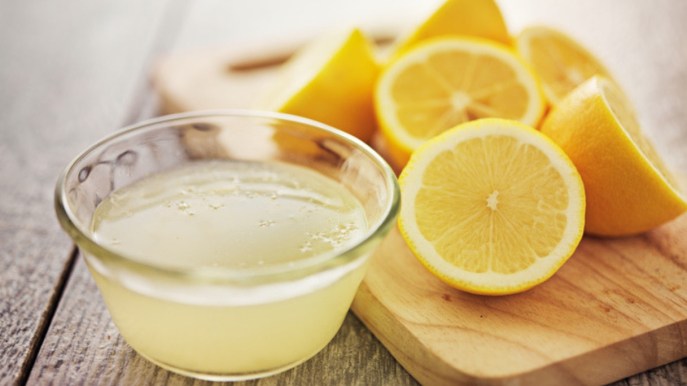 Succo di limone come rimedio contro influenza e raffreddore: come utilizzarlo