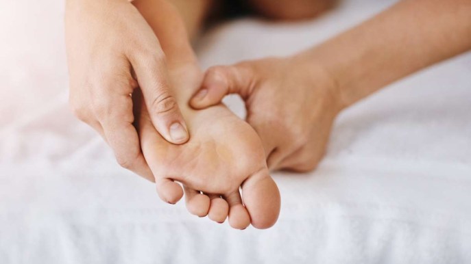 Massaggio ai piedi: tutti i consigli per accendere il desiderio