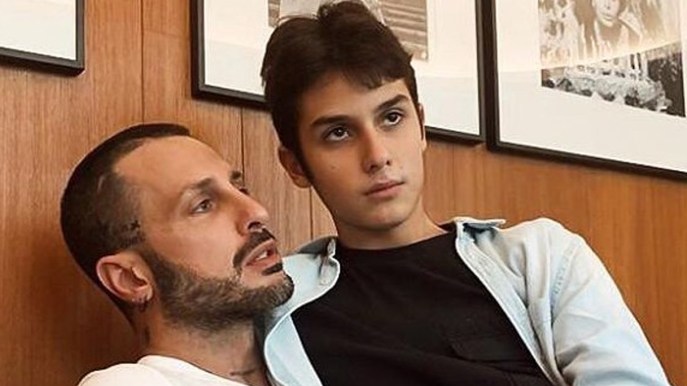 Fabrizio Corona su Instagram, critiche al figlio Carlos. La furia di Nina Moric