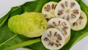 Noni, il frutto tropicale ricco di virtù