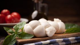 Mozzarella: le proprietà e quanta mangiarne a dieta