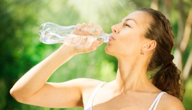 Bere troppa acqua fa male?