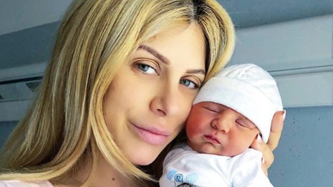 Paola Caruso, scatto in intimo su Instagram a 42 giorni dal parto
