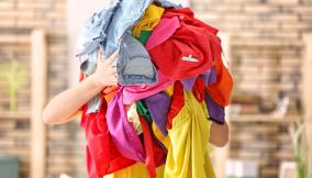 I 9 oggetti che non dovresti mai avere in casa: vestiti vecchi