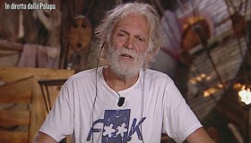 Isola dei Famosi travolta dal caso Fogli: lasciano il capoprogetto e altri autori