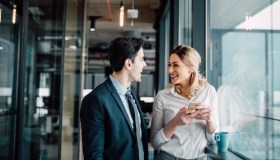 Colleghi: quando l’amicizia somiglia a un flirt