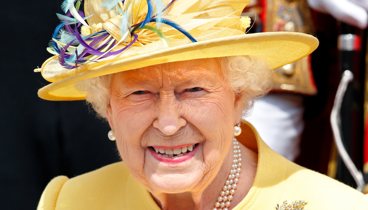 La Regina Elisabetta compie 93 anni: il gioiello da cui ...