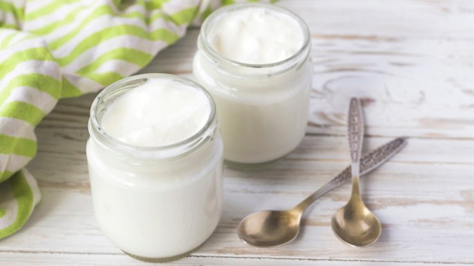 Yogurt, può proteggere dal rischio cancro: quanto mangiarne