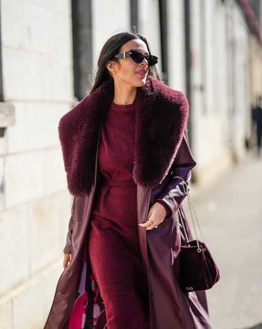 Come abbinare un abito bordeaux per una cerimonia