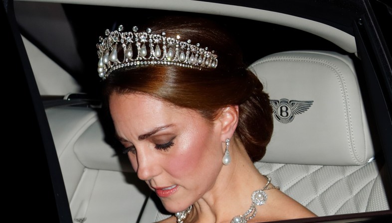 Gli orecchini di Kate Middleton all'incoronazione erano di Diana Gli orecchini di Kate Middleton all'incoronazione erano di Diana