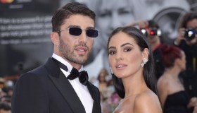 Giulia De Lellis, Iannone le bacia i piedi su Instagram