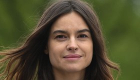 Kasia Smutniak vola con le Frecce Tricolori ricordando Pietro Taricone