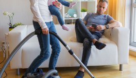 Sei stressata? La colpa è più di tuo marito che dei tuoi figli