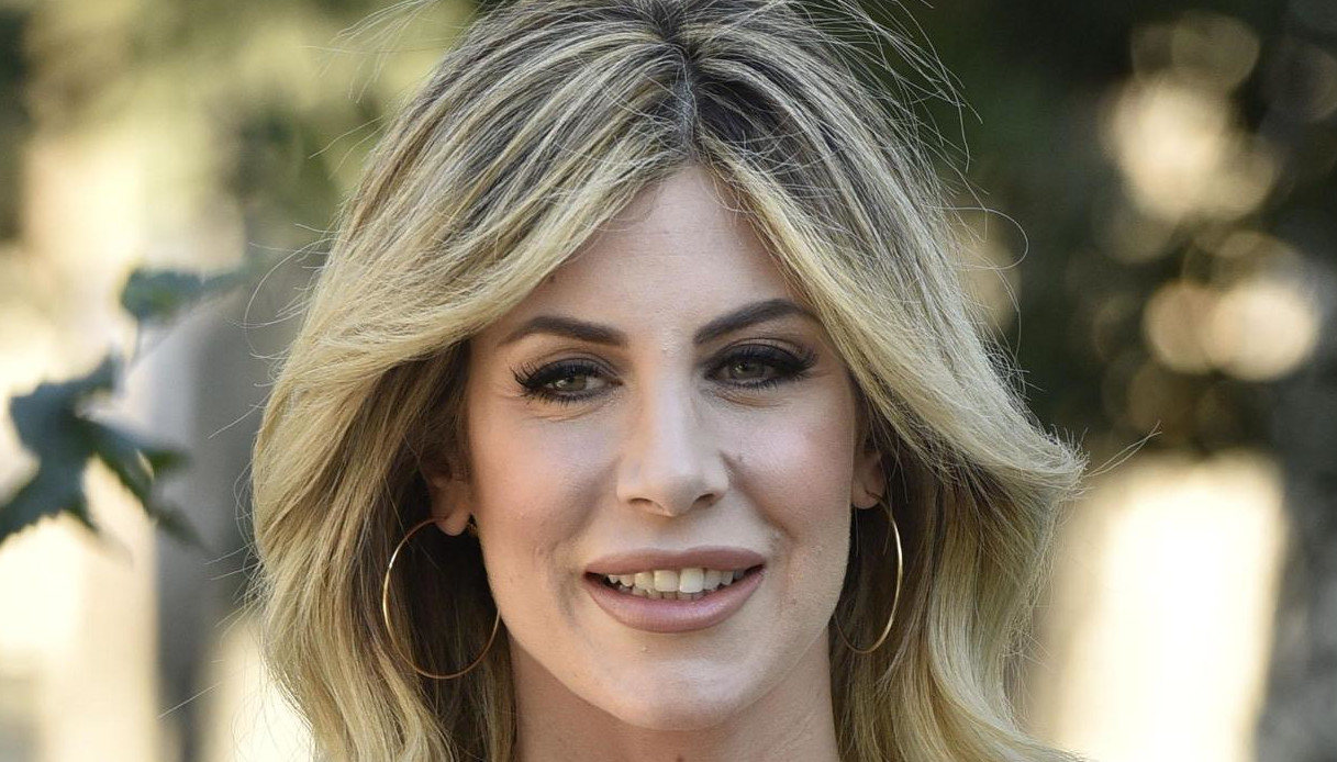 Paola Caruso: “Il padre di mio figlio non è presente. Pagherà il conto”