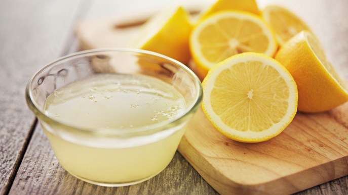 Limone, come rendere i capelli brillanti col suo succo