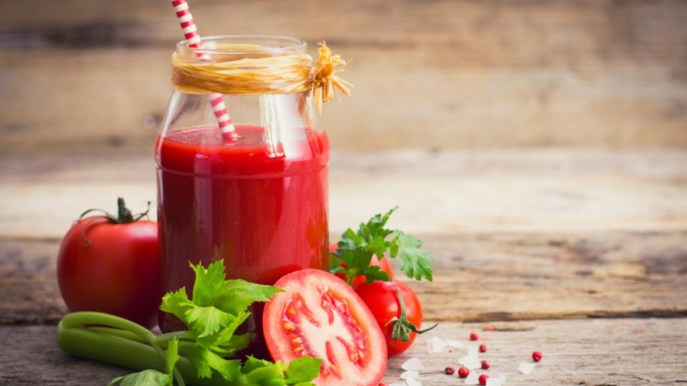 Succo di pomodoro: scopri le proprietà nutrizionali e i benefici per la salute