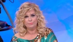 Le Iene, Tina Cipollari in lacrime per lo scherzo sul figlio