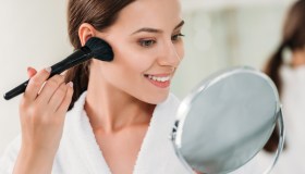 A cosa serve il bronzer e come applicarlo al meglio