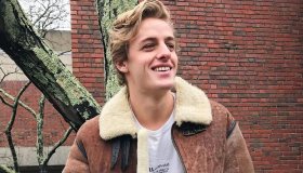 Chi è Alexander Ogilvy, il bel cugino che fa dimenticare Harry