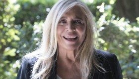 Mara Venier in giro con i bigodini per Roma: lei svela il mistero