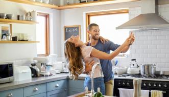 Orgasmo simultaneo (o sincronizzato): esiste davvero? Tra falsi miti e realtà