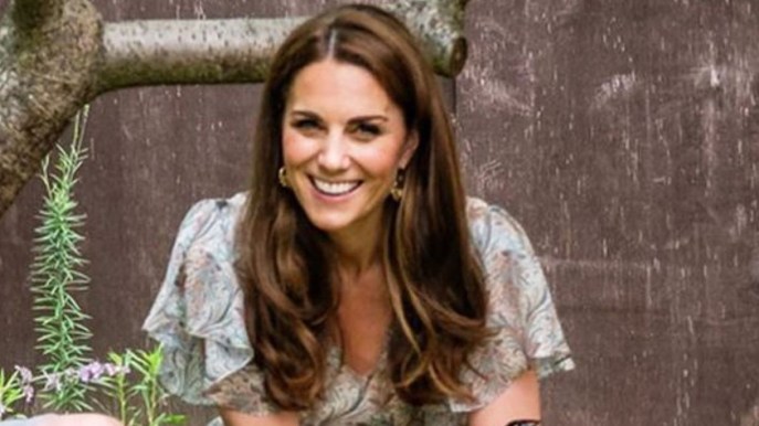 Kate Middleton splende con l’abito di chiffon. E appare più serena lontano da Meghan