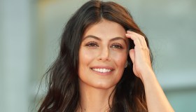 Alessandra Mastronardi a Venezia come una principessa. Solo lei può osare come Kate