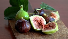 Le proprietà e le controindicazioni dei fichi