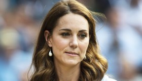 Kate fra la gente si commuove al memoriale di Sarah Everard