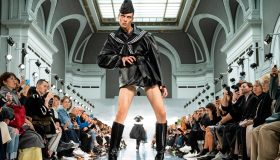 La falcata del modello Leon Dame conquista il web