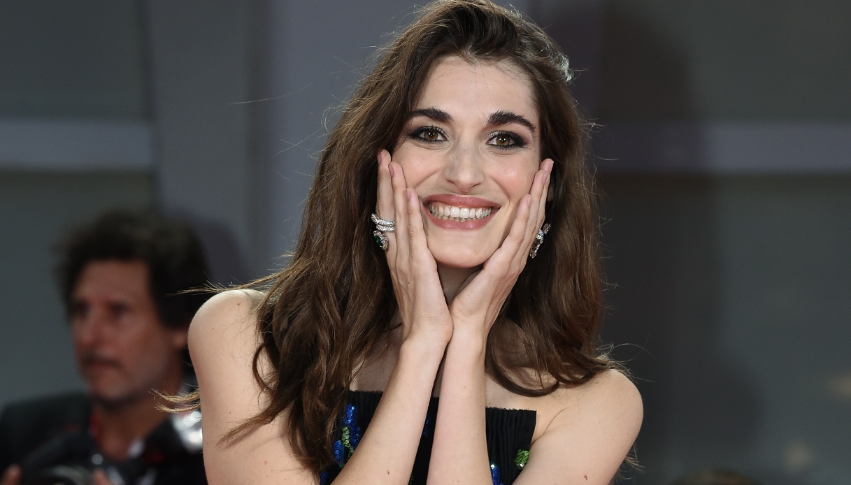 Torna Pilar Fogliati con l’imitazione dei dialetti romani: esilarante